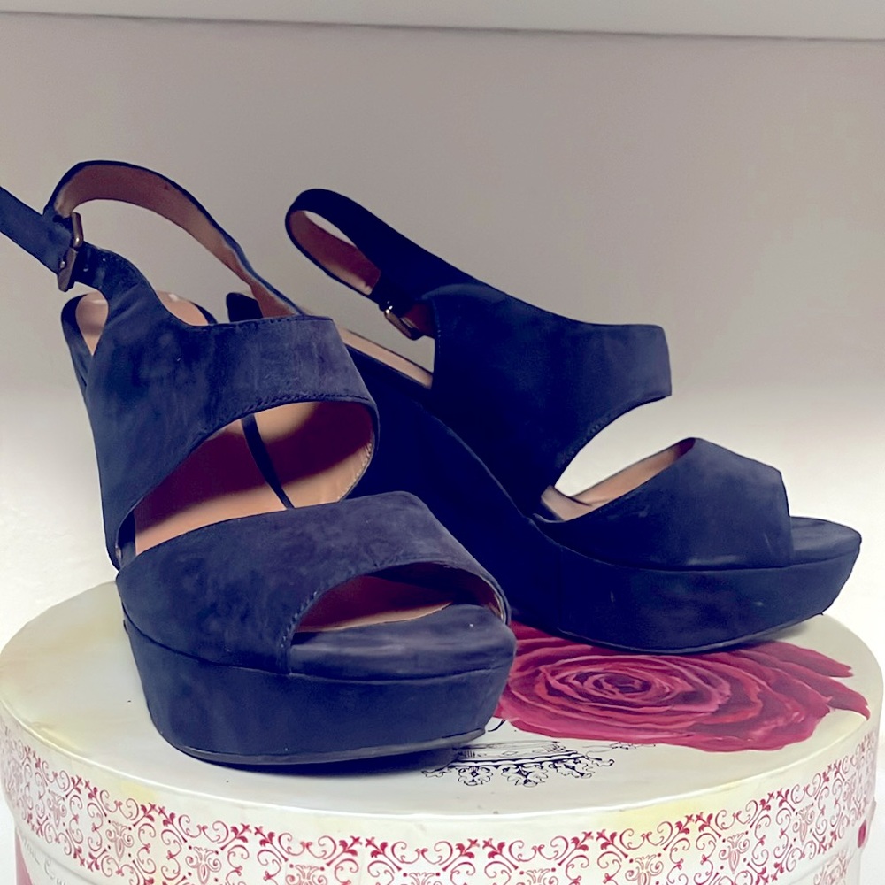 Nine West navy blue wedge great condition!